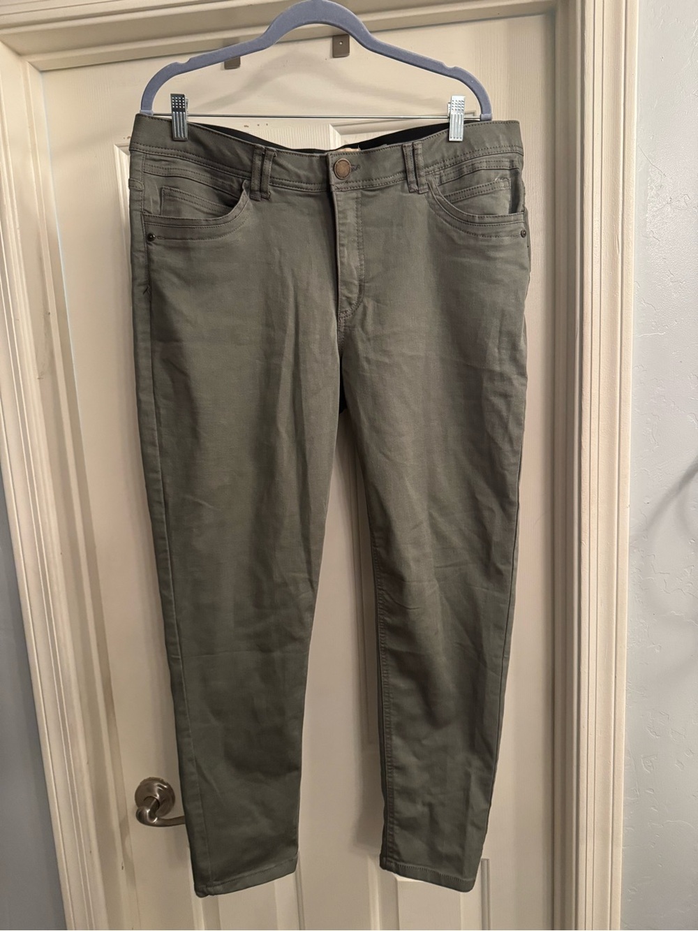 NWOT Democracy Womens Skinny Jeans in Olive Green
